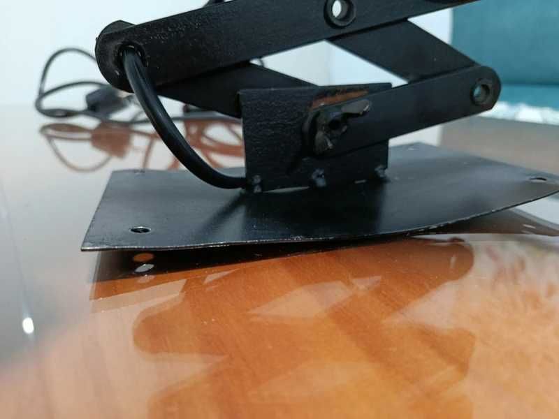 Candeeiro de parede articulado estiloso