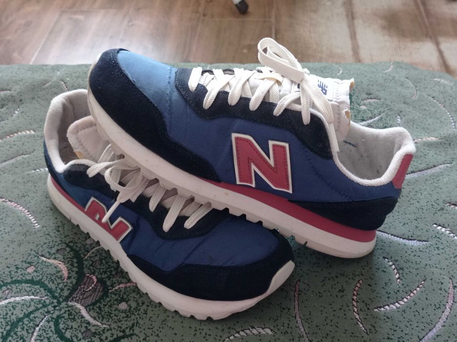 Кроссовки New balance 527 оригинал)фирменные размер-39 стелька- 25,5см
