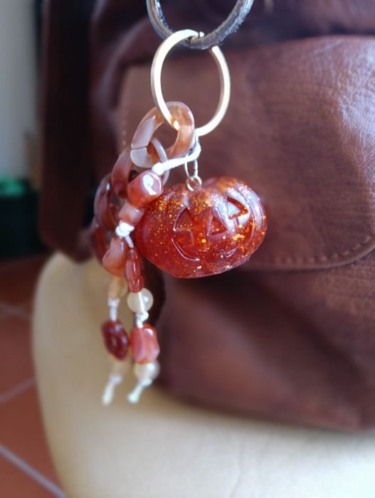 Bag charm artesanal abóbora Halloween
