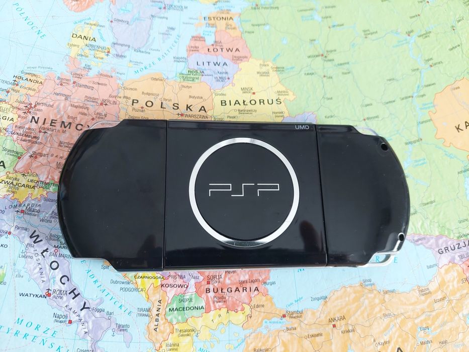 Konsola sony psp 3004 (3000) slim piano black 4gb 20 gier