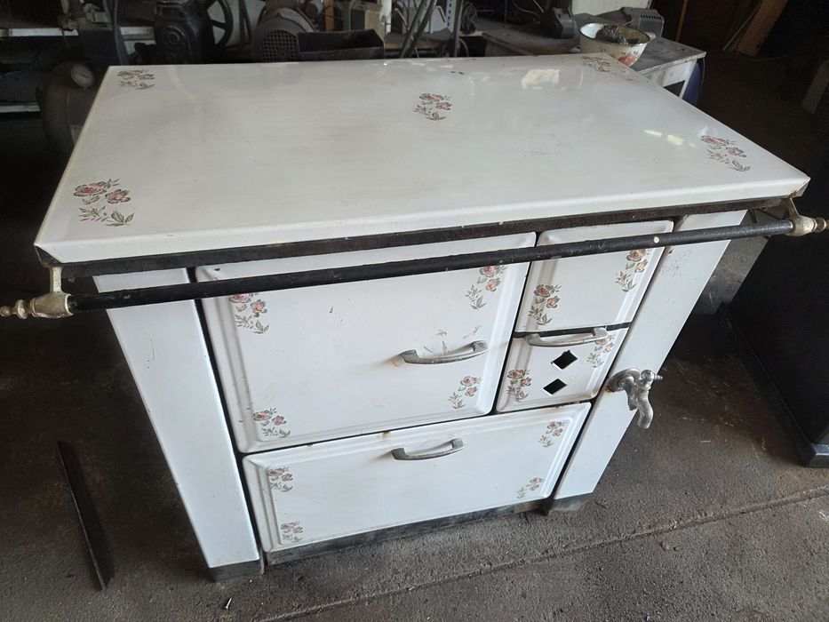 Fogão a lenha a precisar de restauro