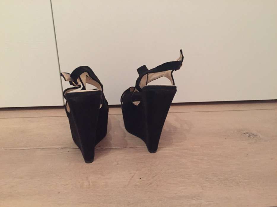 Czarne koturny DeeZee