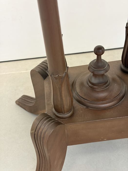 Mesa de apoio oval em mogno