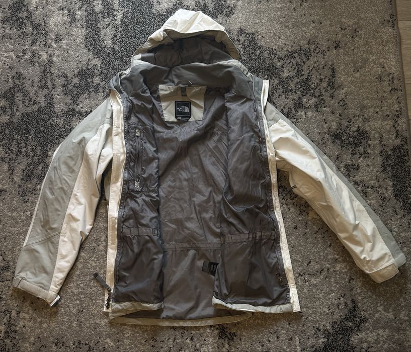 Жіноча вітровка The North Face HyVent