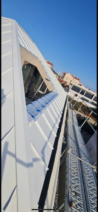 Serviços Profissionais de Telhados em Zinco – Qualidade e Durabilidade