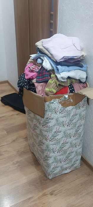 Dużo ubrań używanych męskich i damskich