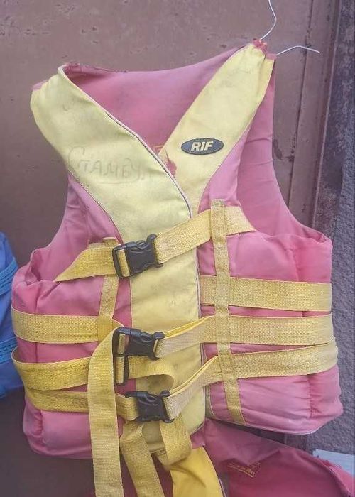 Спасательный жилет 4шт.