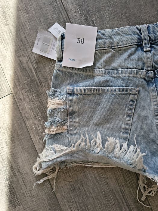 Nowe szorty Bershka M
