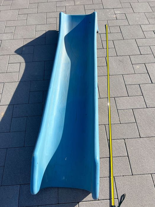 Plastikowa zjeżdzalnia