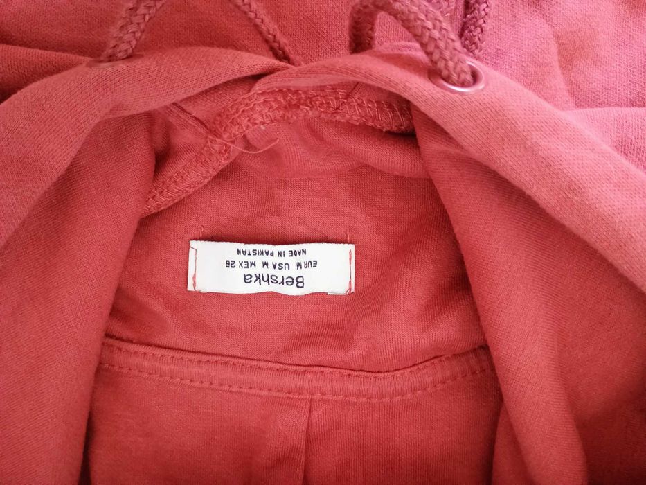 Krótka bluza marki Bershka