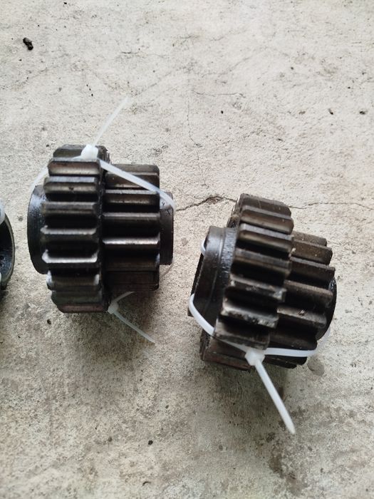 Шестерні бортового редуктора ЛУАЗ.