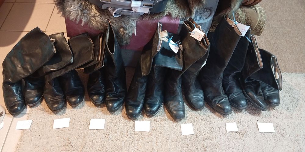 Сапоги хромовые и керзовые. 10 пар. См все фото