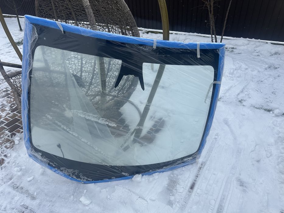 Лобове скло tesla Y 2023-2025