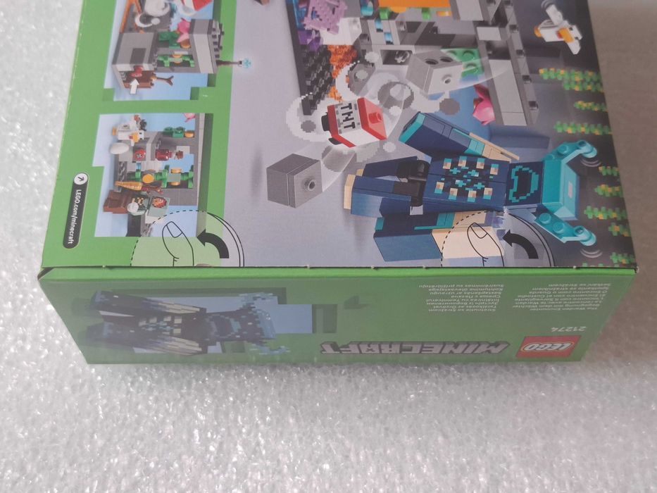 LEGO Minecraft Зустріч із Боронителем (21274)