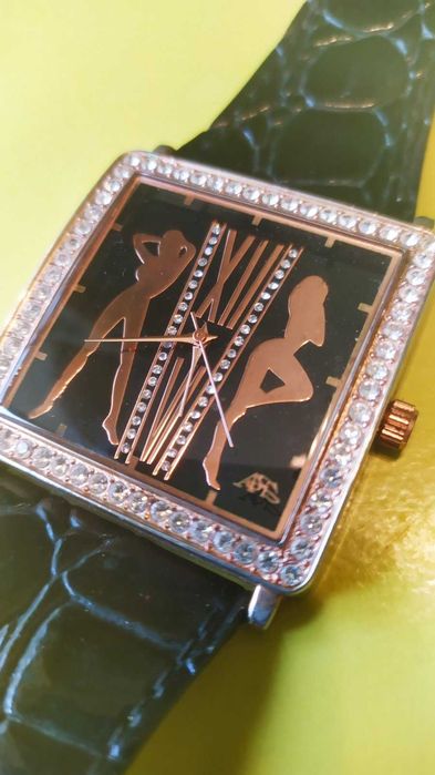 Часы женские кварцевые