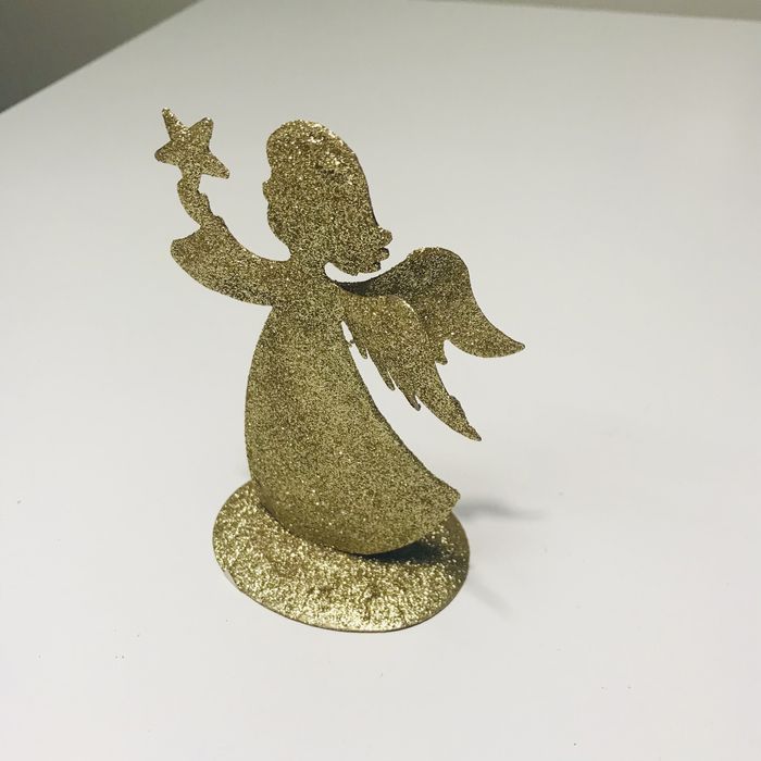 Anjo dourado em metal