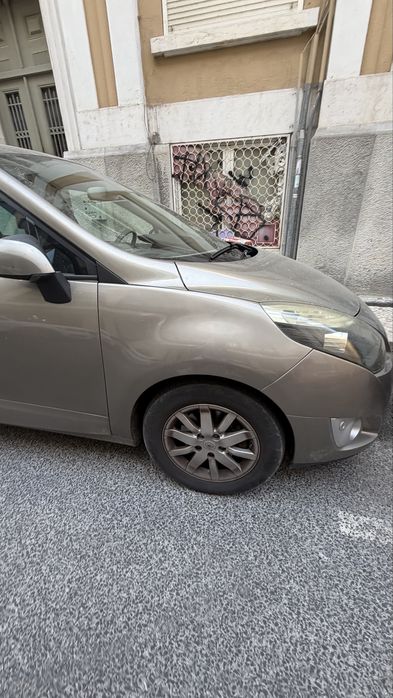 Renault Grand Scenic — photo 2