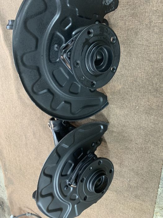 VW Golf 7 Цапфа ліва права з ABS в зборі