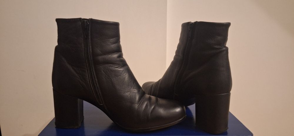 Skórzane botki UNISA, rozm  38