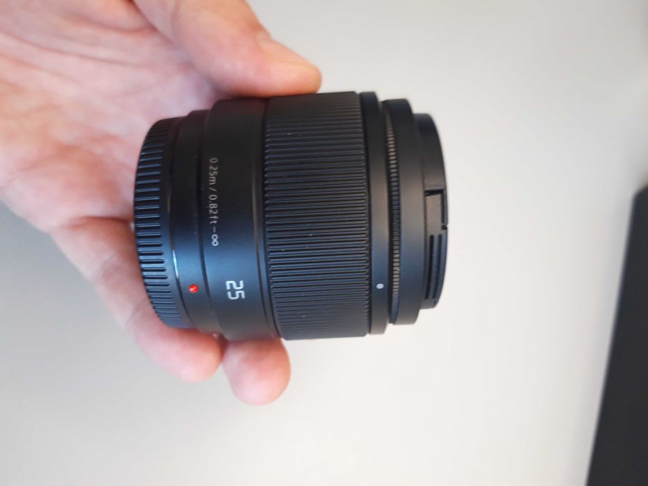 Lente Panasonic Lumix G 25mm f/1.7 ASPH - (como nova)