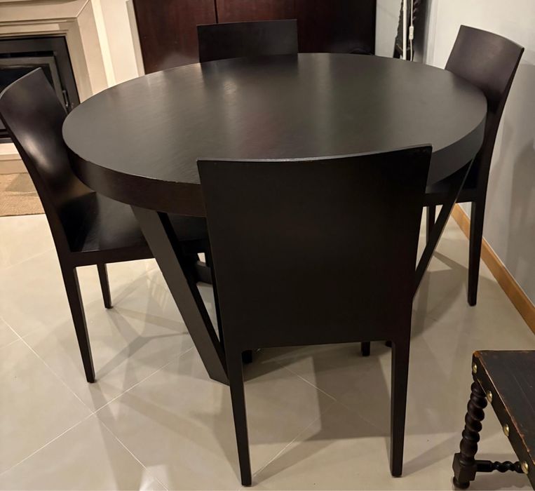 Mesa de Jantar Redonda em Madeira Maciça Wengue + 4 Cadeiras