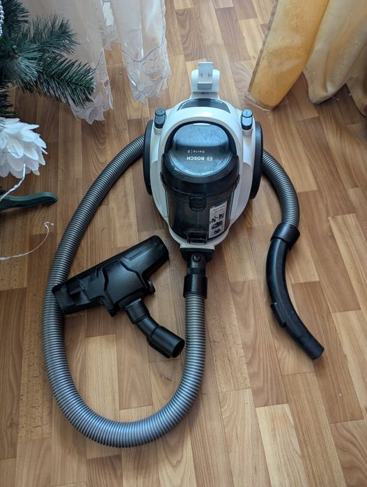 Пилосос Bosch з контейнером