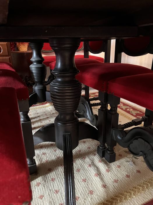 Mesa clássica + 8 cadeiras