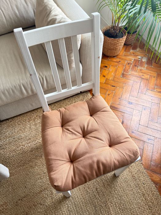Cadeira (2 disponíveis) STEFAN brancas Ikea + Almofada cadeira Melinda