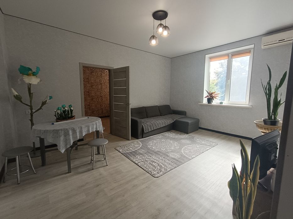 Посуточно двух комнатная квартира Центр