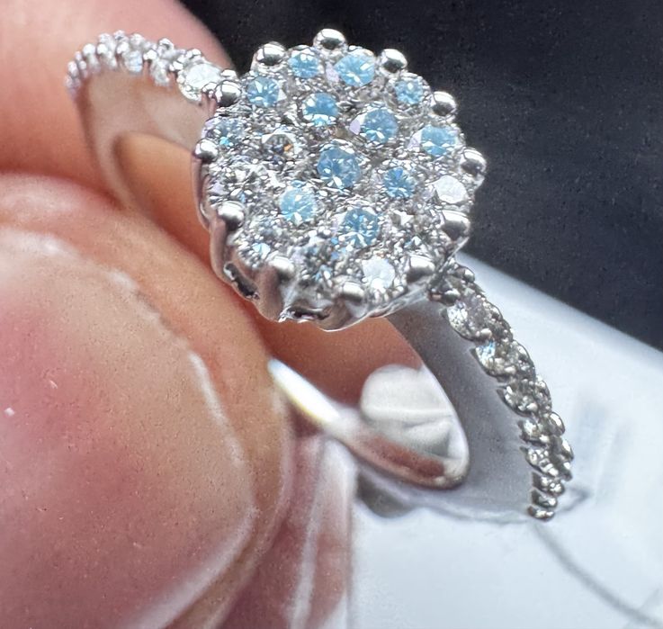 Прекрасное золотое кольцо с бриллиантами просто блеск 585 проба р15,8