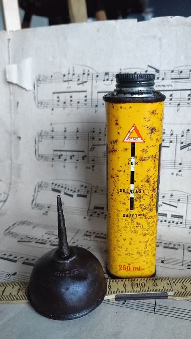 Almotolias Antigas - Latas de Óleo Vintage