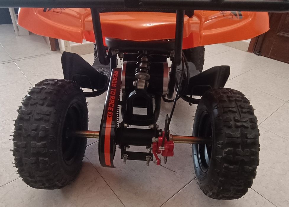 Mini moto 4 laranja elétrica em muito bom estado