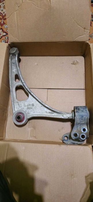 Важіль передній лівий для Acura 2014 -2016 року