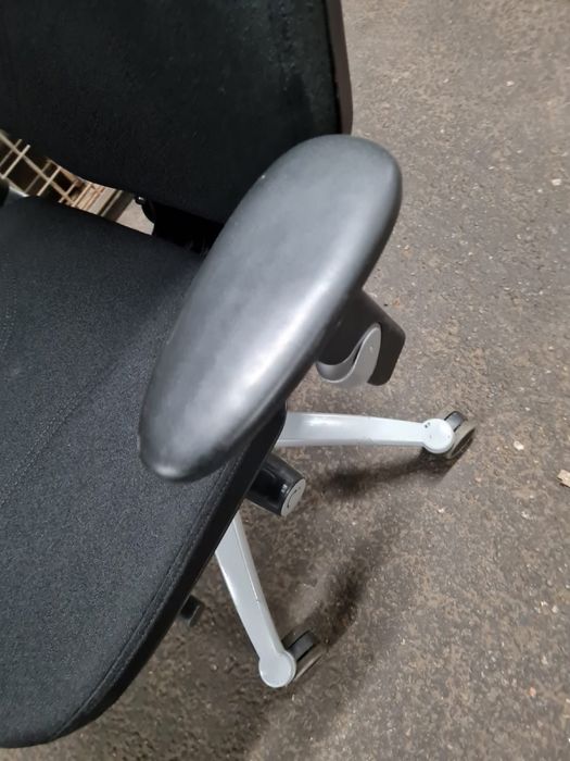 Krzeslo biurowe RH na kółkach