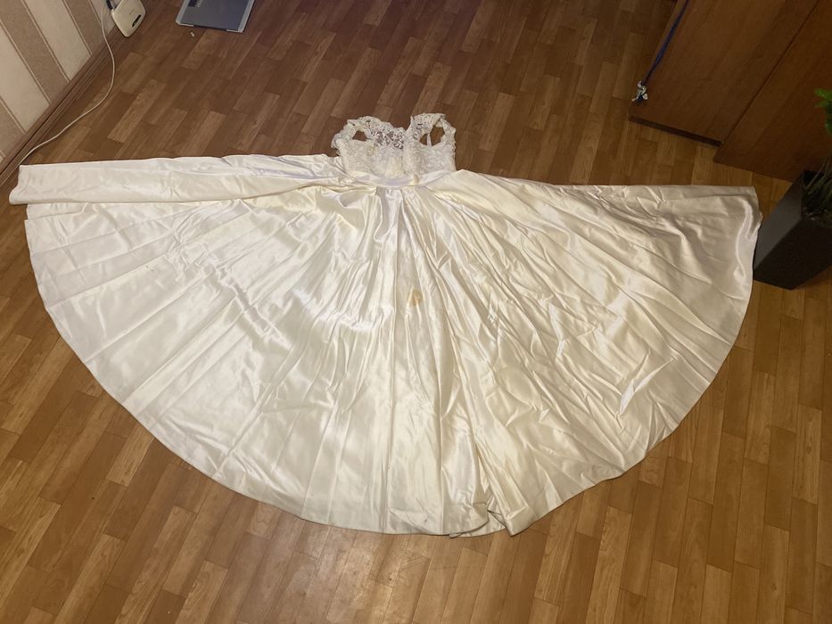 Весільна сукня ( колір айворі)