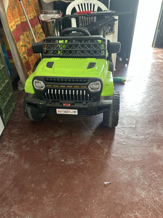 Jipe crianca a bateria