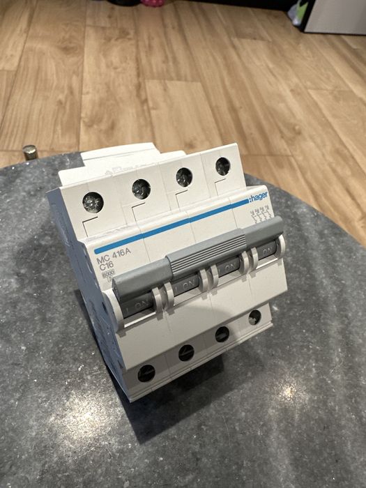 Автоматичний вимикач 4П Hager MC416A