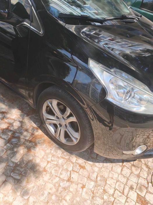 Peugeot 208 vti 2013