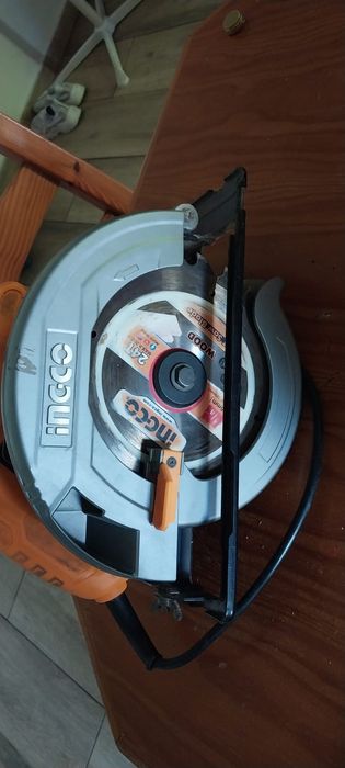 serra circular elétrica da marca INGCO