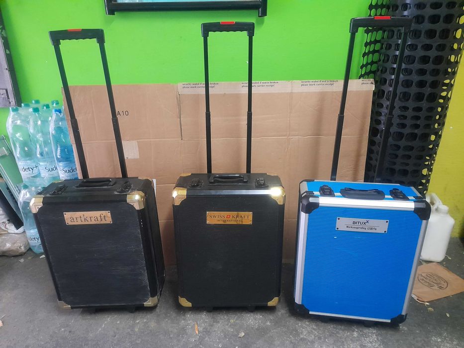 Walizka Case Kufer na kolkach