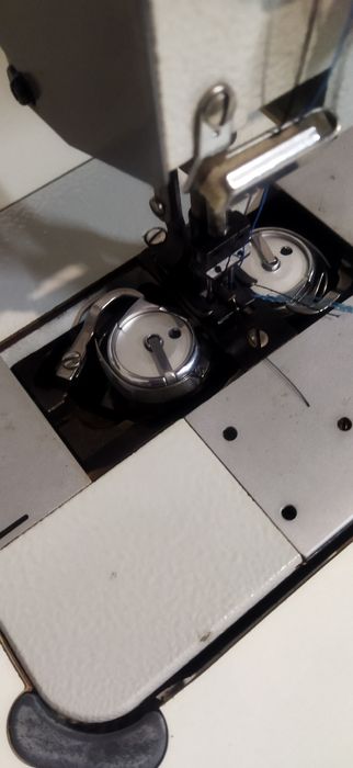 Máquina de costura triple arraste 2 agulhas.como nova.