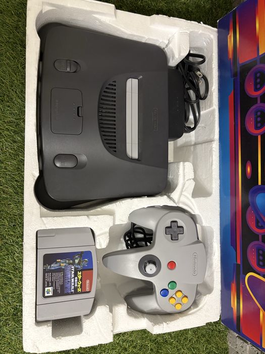 Nintendo 64 + картридж Star Wars гарний стан