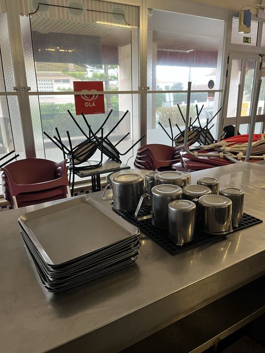 Bancada Inox + Bules e Tabuleiros