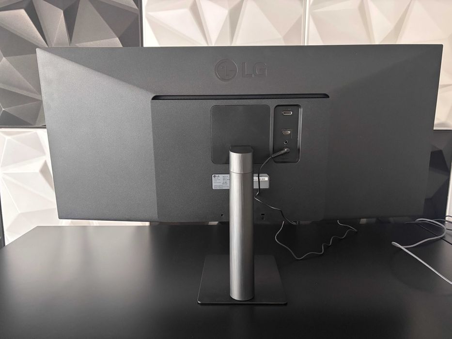 LG Monitor              .483747835538974721