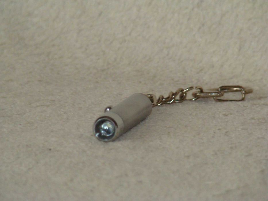 новый фонарик светодиодный мощный яркий свет идет в комплекте с батар