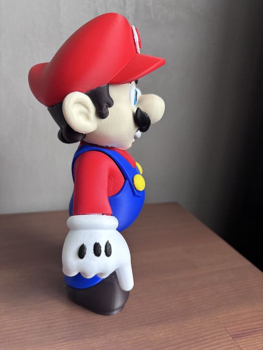 Figurka Mario.