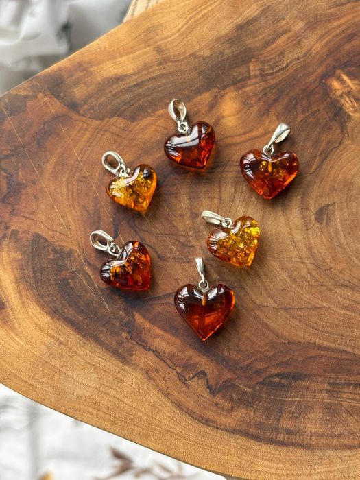Wisiorek srebrny z bursztynem Little Heart