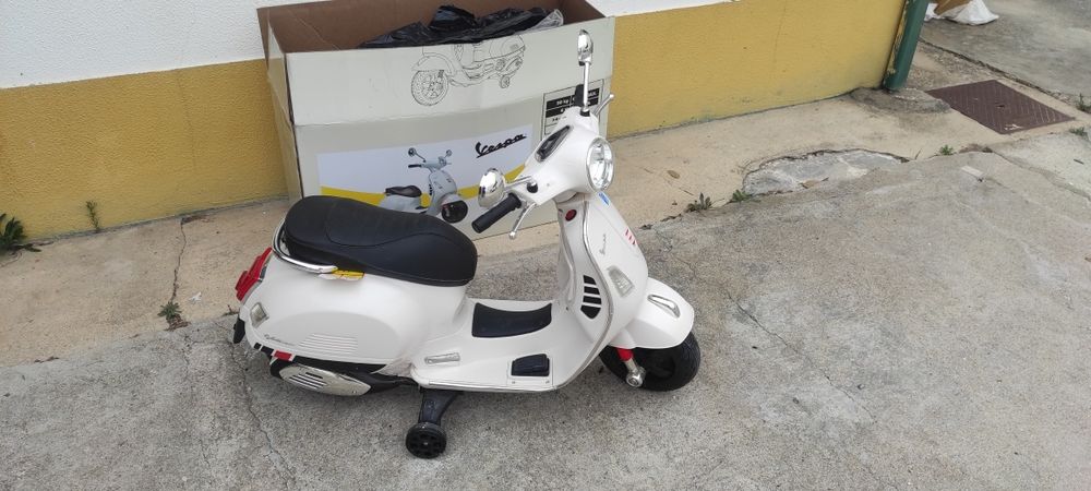 Vespe eléctrica criança