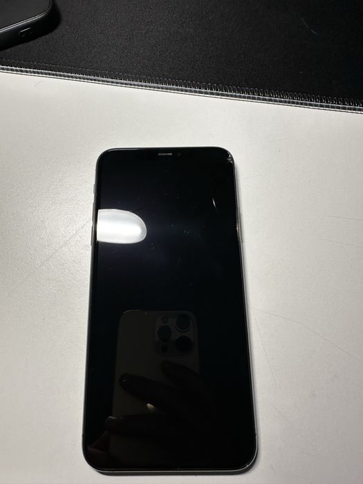 Iphone 11 pro max com 64gb de espaco