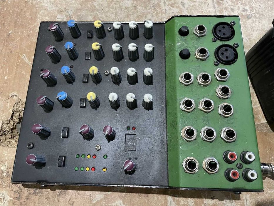 Микшерный пульт Soundcraft компактный